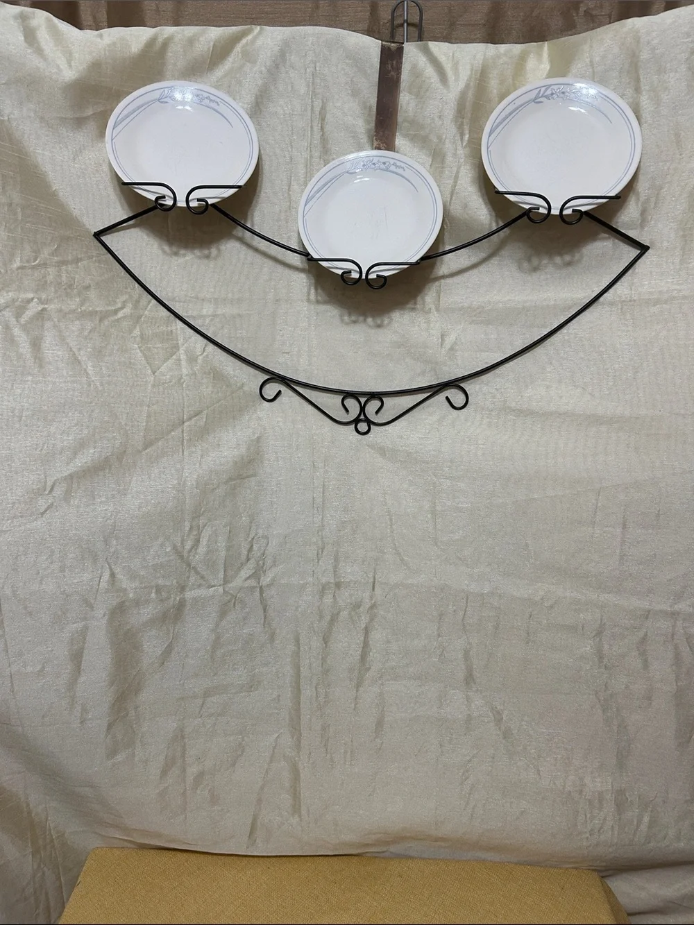 Black Decorative Metal Wall Plate Rack - Elegant Curved Scroll Design